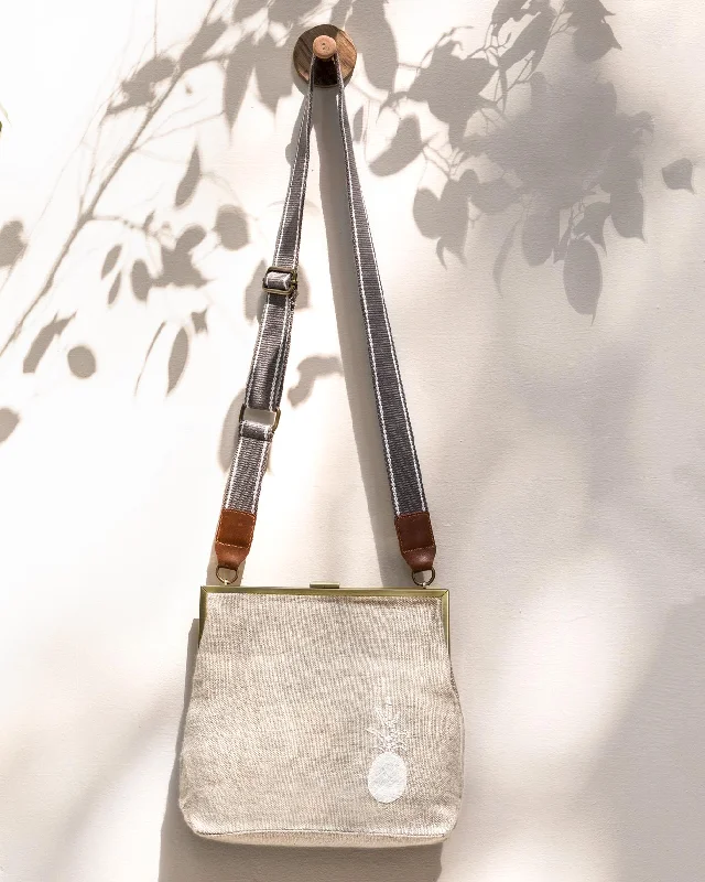 Safari Women's Messenger- Natural Refined Men's Classic 