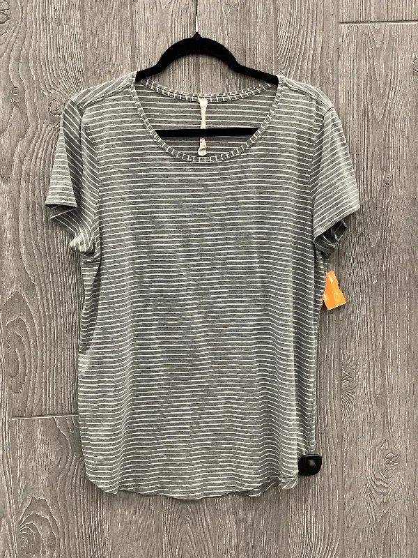 Athletic Top Short Sleeve By Lululemon In Grey, Size: L Business