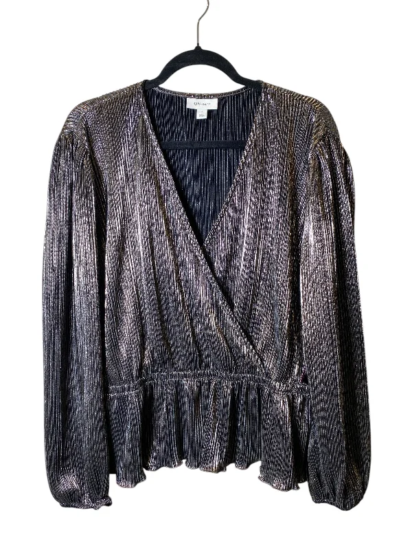 Top Long Sleeve By Clothes Mentor In Silver, Size: L Masculine Men's 