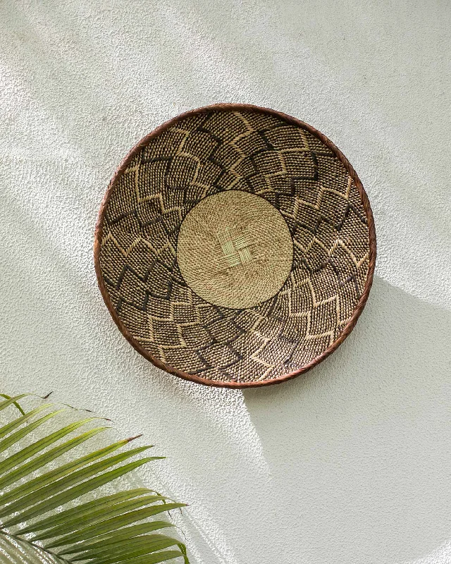 Idukki Wall Decor Minimalist Men's Casual 