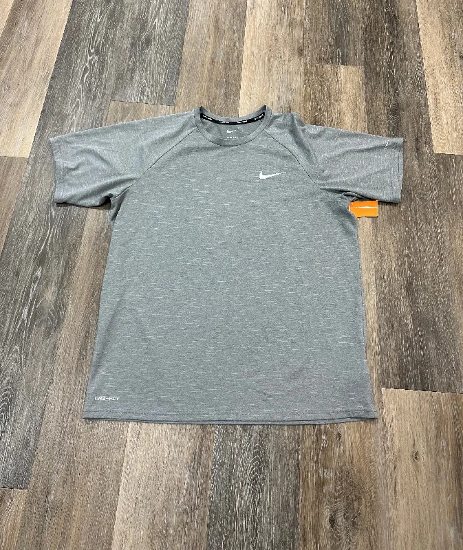 Athletic Top Short Sleeve By Nike In Grey, Size: M Tailored