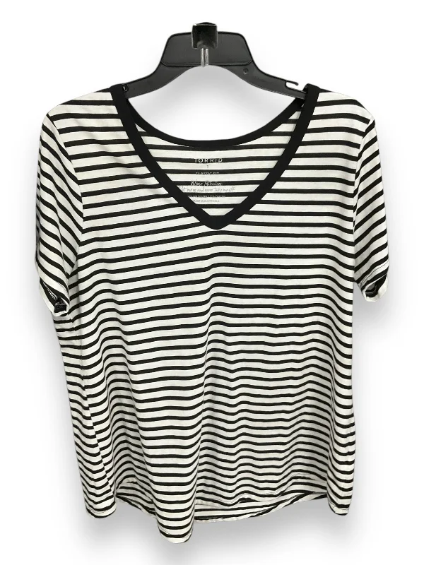 Top Short Sleeve By Torrid In Black & White, Size: 1x Athletic Men's High