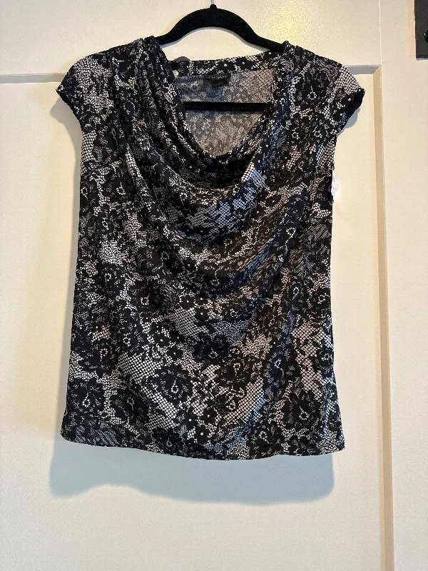 Top Short Sleeve By Ann Taylor In Grey, Size: M Cool Men's Distressed