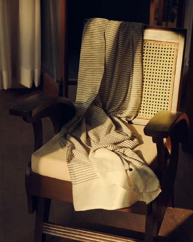 Stripe Beach Throw - Black on White Youthful Men's Pop