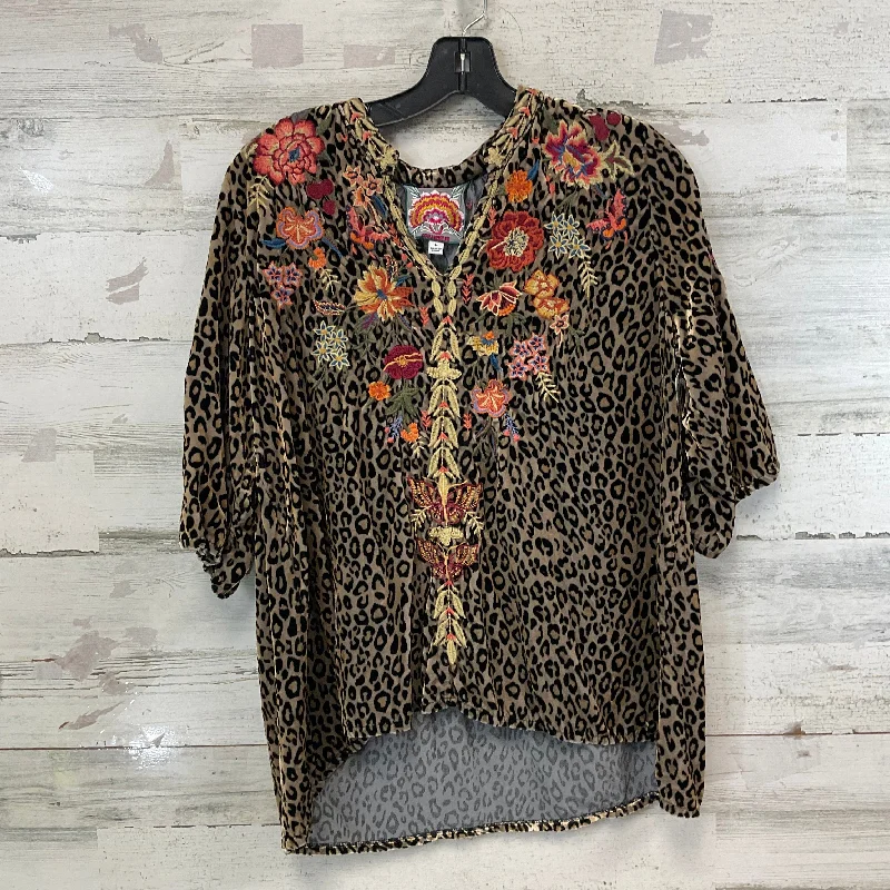Top Short Sleeve By Johnny Was In Animal Print, Size: M Monochromatic All