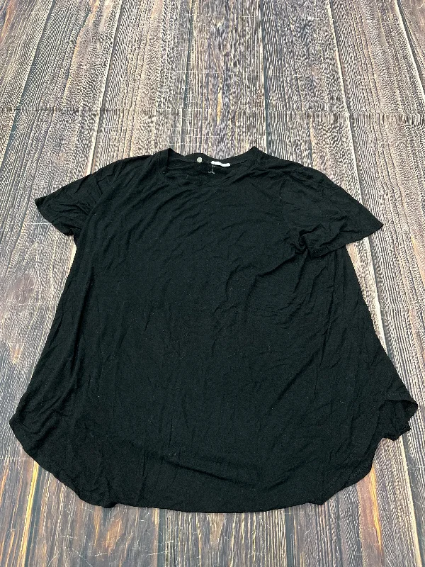 Top Short Sleeve Basic By Chicsoul In Black, Size: 2x Street