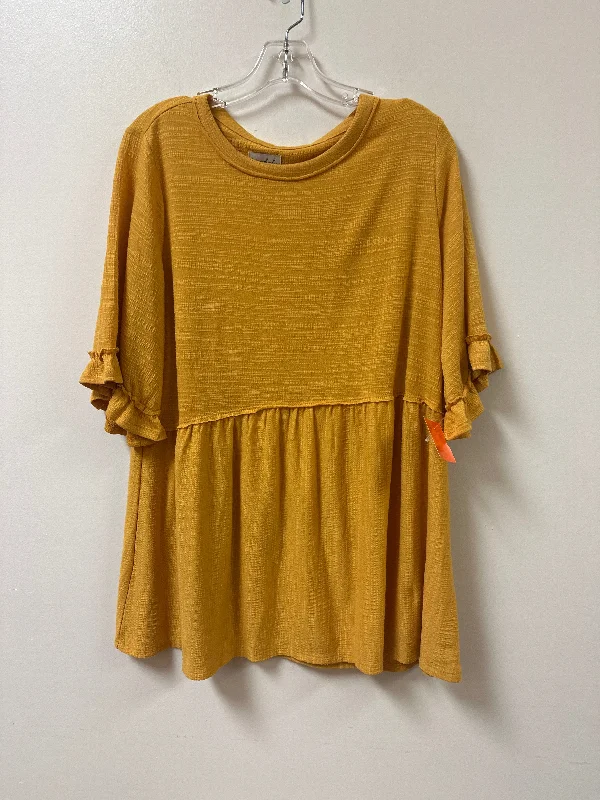 Top Short Sleeve By Wonderly In Yellow, Size: L Casual Men's Japanese 